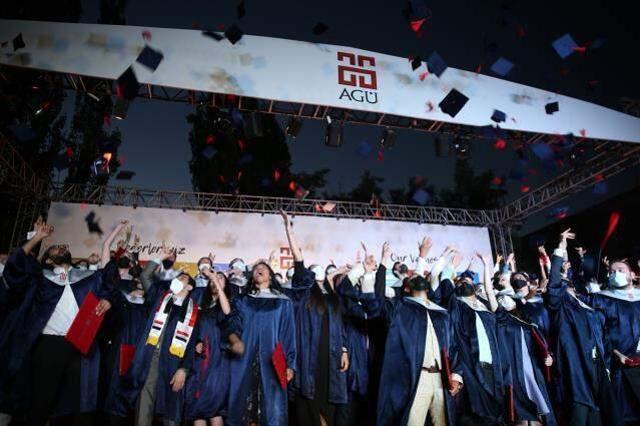 Adını taşıyan üniversitede konuşan Abdullah Gül'den gönderme dolu konuşma: Aklınızı kiraya vermeyin