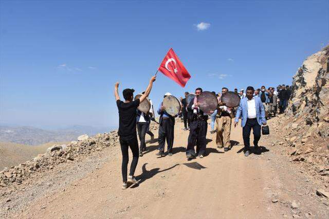 Terörden temizlenen Cudi Dağı havai fişeklerle aydınlandı