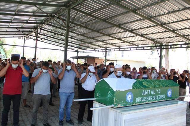 Küçük Ecrin, son yolculuğuna gözyaşlarıyla uğurlandı