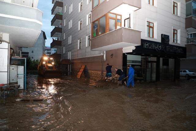 Tehlike henüz geçmedi! Meteoroloji'den Doğu Karadeniz'deki 5 il için korkutan uyarı: Sel bekleniyor