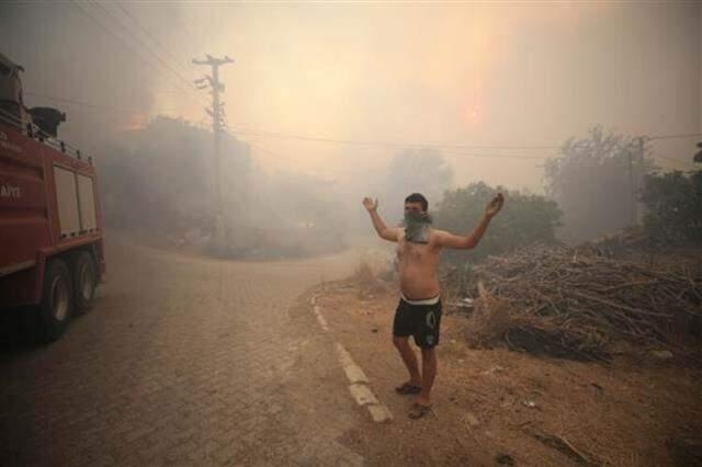 Son Dakika: Antalya'da dünden beri devam eden orman yangınlarında hayatını kaybedenlerin sayısı 3'e yükseldi