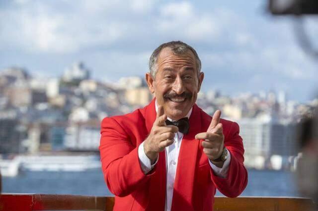 Karakomik Filmler'in devamını çekmek için anlaşma yapan Cem Yılmaz, 7,5 milyon TL kazanacak