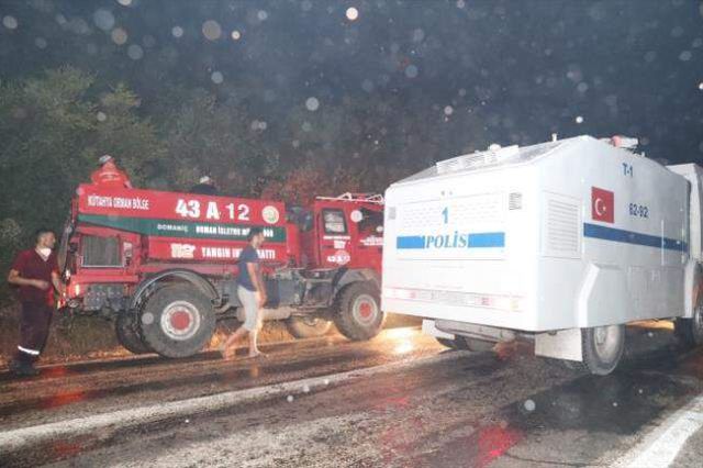 Emniyet, Antalya ve Muğla'daki yangın söndürme çalışmalarına 112 TOMA ile destek veriyor