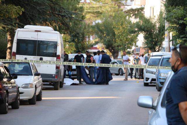 Polis memuru boşanma aşamasındaki eşi, kayınpederi ve kaynanasını öldürüp, intihar etti