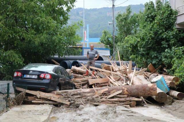 Son Dakika: Karadeniz'deki selde hayatını kaybedenlerin sayısı 17'ye yükseldi