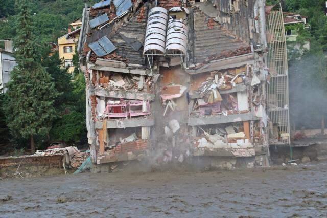 Son Dakika: Kastamonu'da bilanço ağırlaşıyor! Sel sularına kapılarak yaşamını yitirenlerin sayısı 4'e çıktı