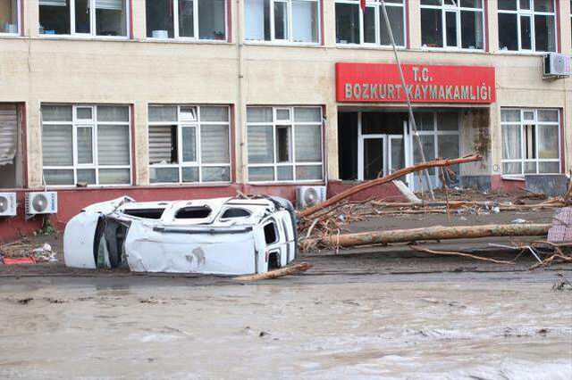 Son Dakika: Karadeniz'deki sel felaketinde bilanço ağırlaşıyor! Hayatını kaybedenlerin sayısı 27'ye yükseldi