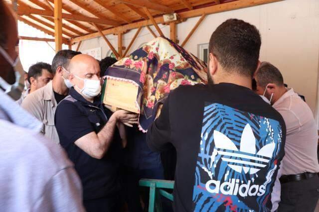 Selin ardından önce eşini iki gün sonra annesini ve kızını toprağa verdi