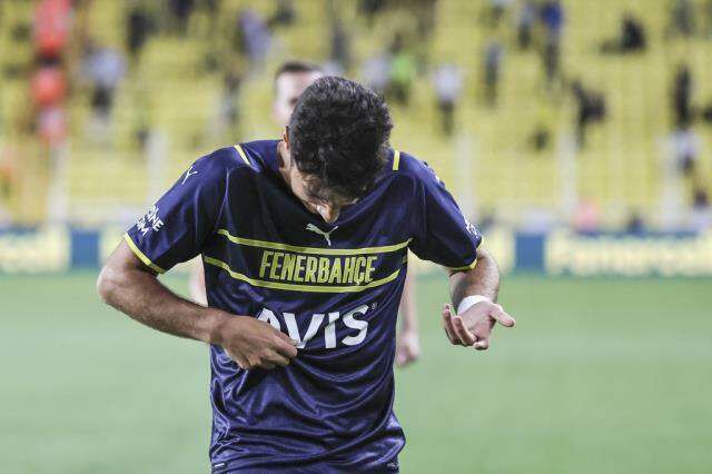 Fenerbahçe formasında arma ve logo var mı, nerede bulunuyor? 2021 FB yeni formasında ön tarafında arma yok mu?