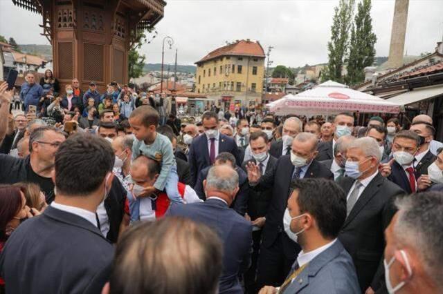 Bosna'ya giden Cumhurbaşkanı Erdoğan'a vatandaşlardan büyük ilgi