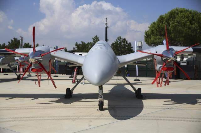 Cumhurbaşkanı Erdoğan, Akıncı TİHA'ya ilk imzayı attı