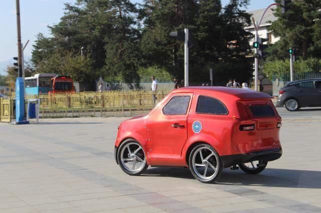 İmam hatipli öğrenciler, Elon Musk'a rakip oldu! Tam sarjla 50 km giden elektrikli araba yaptılar