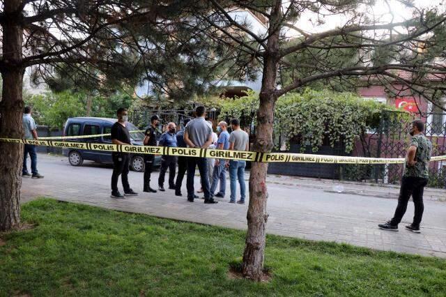 Uzun süredir kavgalılardı! Mahallede karşılaştığı komşusunu av tüfeğiyle öldürdü