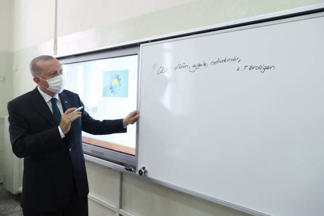 Cumhurbaşkanı Erdoğan'dan dikkat çeken aşı mesajı: Asla zorlayıcılığa başvurmak istemiyoruz ancak imkanını değerlendirmek şarttır