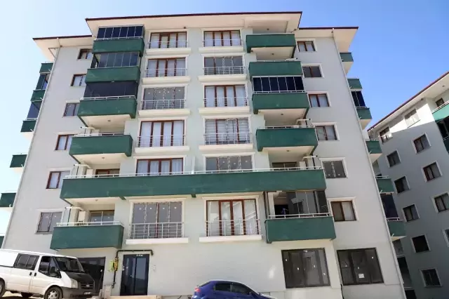 Belediye, sıfır dairelerini 84 üniversite öğrencisine tahsis etti