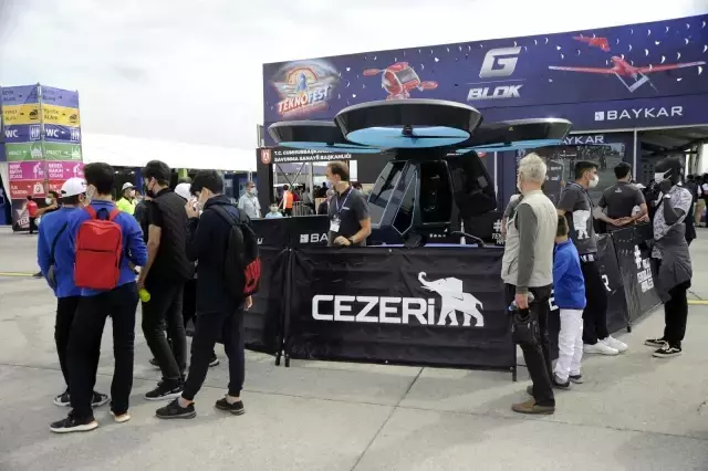 Türkiye'nin ilk uçan arabası Cezeri'ye TEKNOFEST'te yoğun ilgi