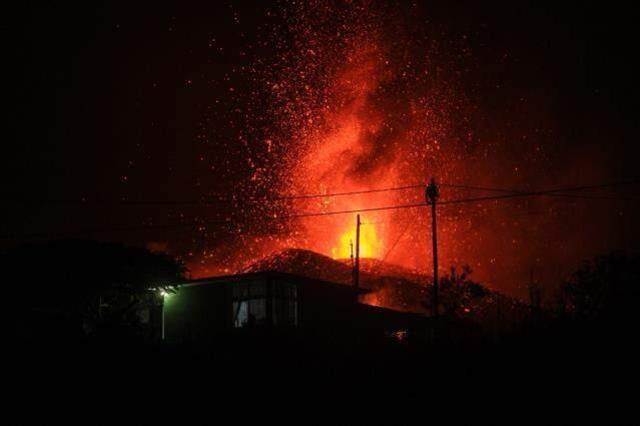Kanarya Adaları'ndaki yanardağ felaketi havadan görüntülendi