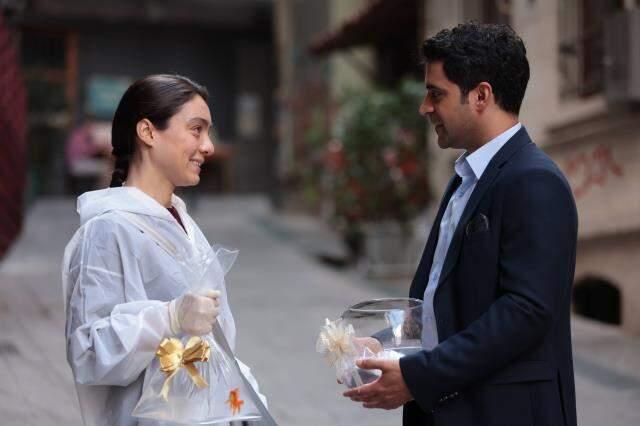 Masumlar Apartmanı'nda yürekler ağza geldi! Fenalaşan Hikmet, yere yığıldı