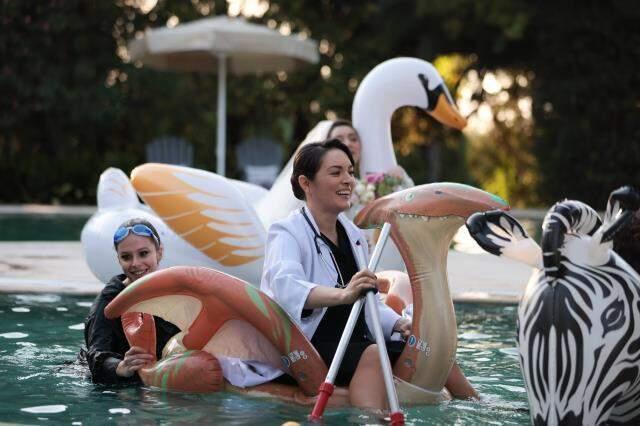 Masumlar Apartmanı'nda yürekler ağza geldi! Fenalaşan Hikmet, yere yığıldı