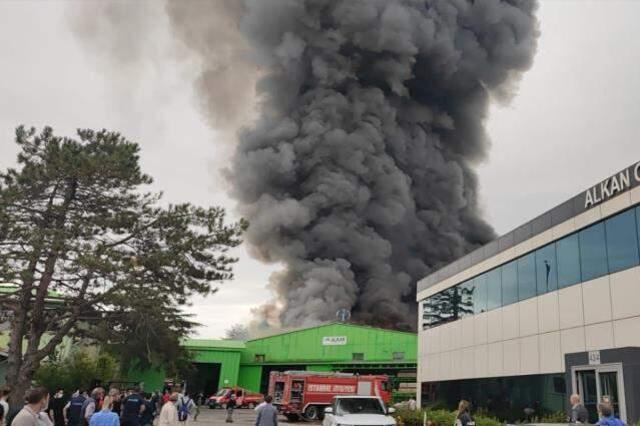 Son Dakika: Şile'de bir fabrikada yangın çıktı! Olay yerine itfaiye ekipleri sevk edildi