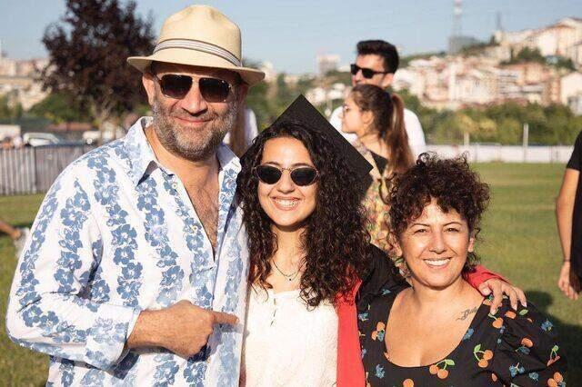 Tıpa tıp annesi! Şevket Çoruh'un kızını görenler şaşkınlıklarını gizleyemiyor