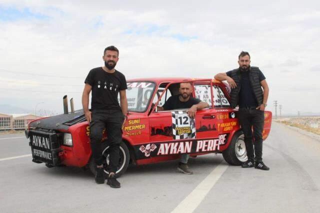 Babasının sattığı serçeyi 20 yıl sonra bulup satın aldı, 120 bin TL harcayarak yarışlara katıldı