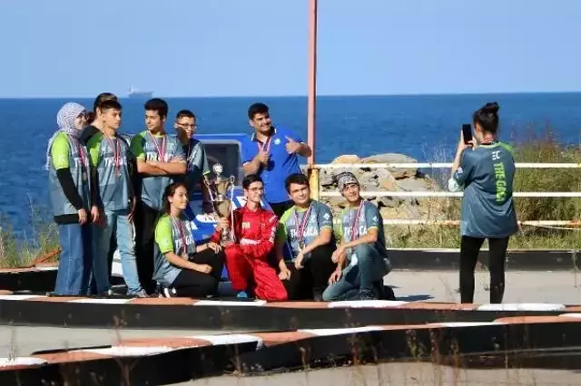 6 günde 15 bin TL maliyetle yaptıkları elektrikli araçla TEKNOFEST'te kupa aldılar