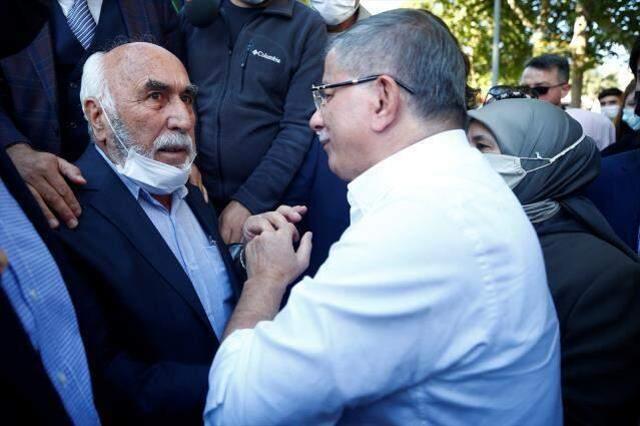 Esnaf ziyaretinde Ahmet Davutoğlu'na İYİ Parti, CHP ve HDP tepkisi: Onlarla birlikte olursanız size oy vermeyiz