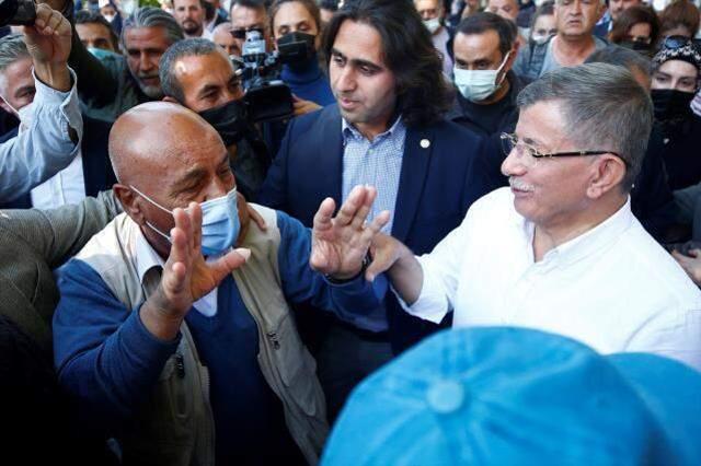 Esnaf ziyaretinde Ahmet Davutoğlu'na İYİ Parti, CHP ve HDP tepkisi: Onlarla birlikte olursanız size oy vermeyiz