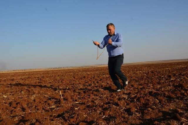 Siverek'in yıldızı Koçali daha yanılmadı! Elindeki asasıyla işaret ettiği yerden sular fışkırıyor