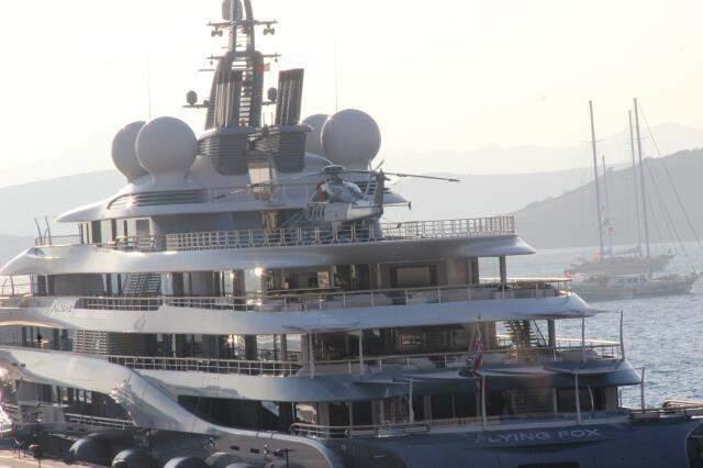 Milyon dolarlık yatlar ardı ardına Bodrum'a yanaştı! Gören dönüp bir daha baktı