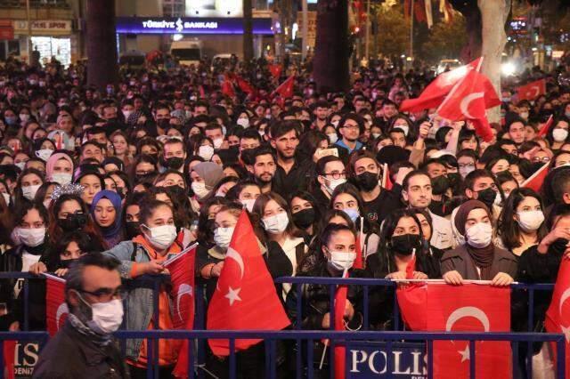 Tüm yurtta aynı coşku var! Türkiye Cumhuriyeti 98'nci yaşını kutluyor