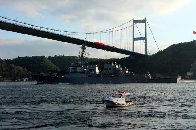 Boğaz kenarındaki herkes bir anda o yöne baktı! ABD savaşı gemisinde dikkat çeken 'silah' detayı