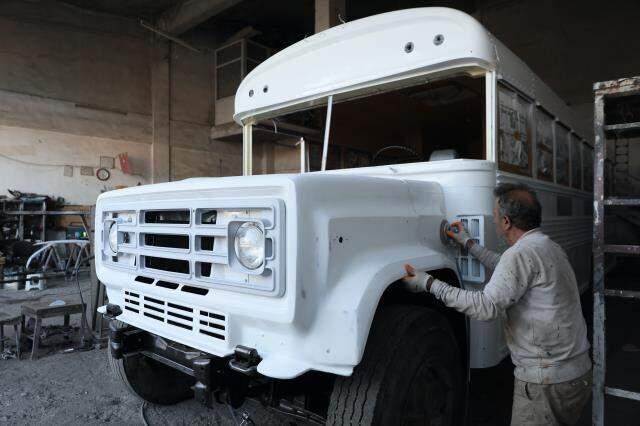 Çocukluk hayalini gerçekleştirmek için okul otobüsünü 600 bin lira masrafla karavana çevirdi: Nepal'e gidecek