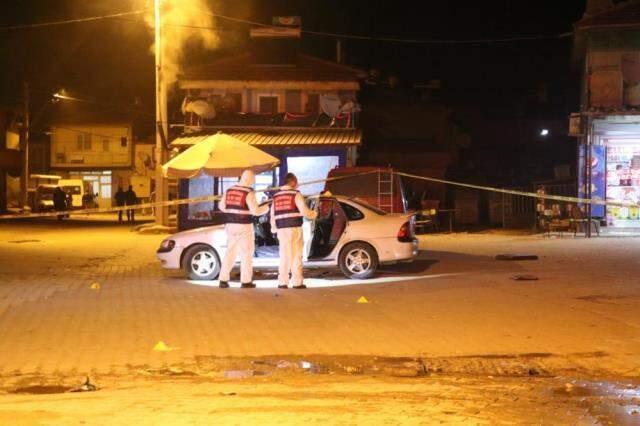 Eski dünürünü ailesiyle birlikte katleden kayınpeder, herkesi öldürmek için otomobilin kapılarını açarak ateş etmiş