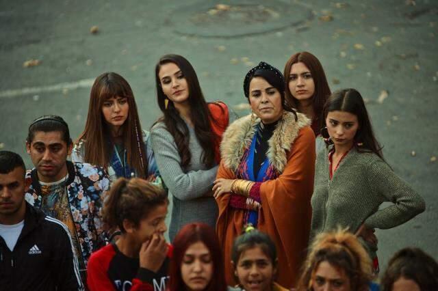 Üç Kuruş dizisinde çok konuşulan sahne! Kartal, romanların uğradığı haksızlıkları gözler önüne seriyor