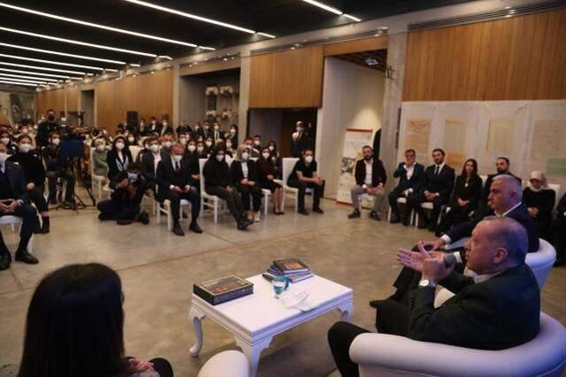 Cumhurbaşkanı Erdoğan gençlerle buluştu! Kılıçdaroğlu'na 'Kemal Amca' diye seslenince salonda alkış koptu