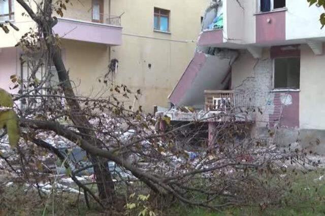 Patlama meydana gelen binadaki hasar gündüz daha net ortaya çıktı