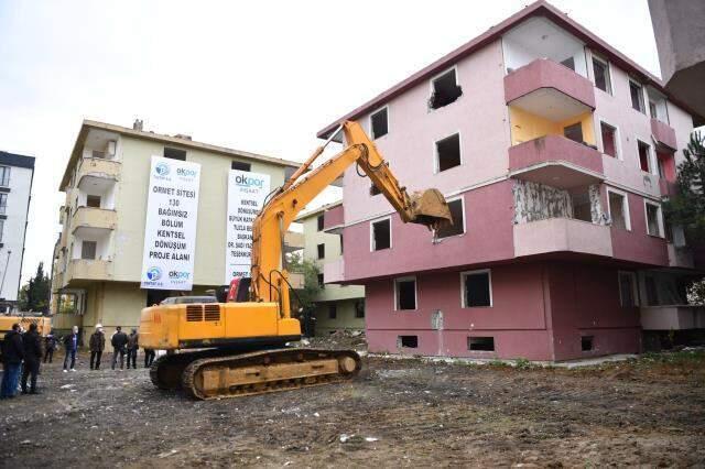 Tuzla'da kentsel dönüşüm hız kesmeden devam ediyor! İlk kepçeyi Belediye Başkanı Şadi Yazıcı vurdu