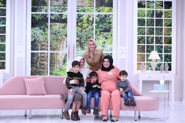 Esra Erol'da duygusal anlar! 22 yıldır ayrı olan anne ve kız canlı yayında kavuştu