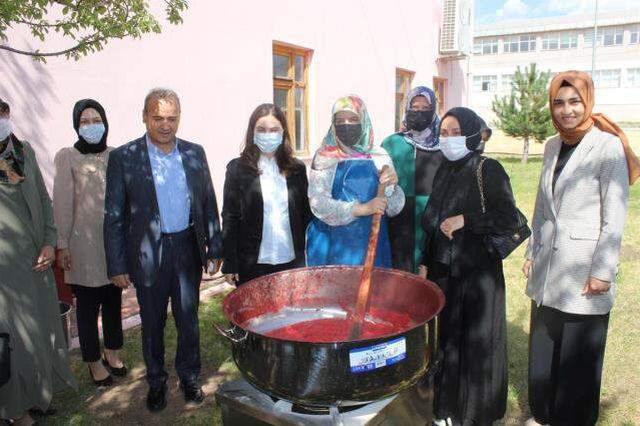 Nureddin Nebati eşi Özlem Nebati kimdir?