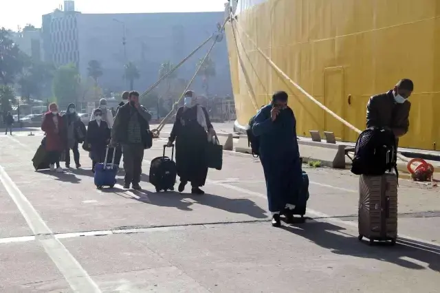 Hasret sona erdi: 25 yıllık aranın ardından Libya'dan gelen ilk yolcu gemisi İzmir'e ulaştı