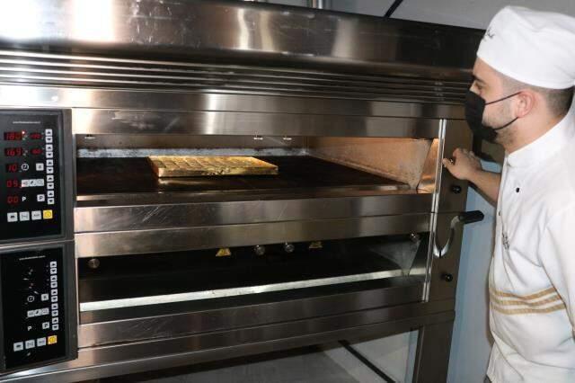 2 milyon 500 bin TL'lik baklava görenleri hayrete düşürdü