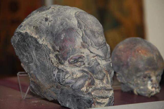 İzmir'deki operasyonda tüyler ürperten görüntüler! Kesik insan başları ele geçirildi