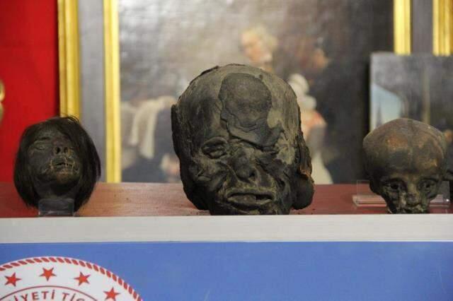 İzmir'deki operasyonda tüyler ürperten görüntüler! Kesik insan başları ele geçirildi