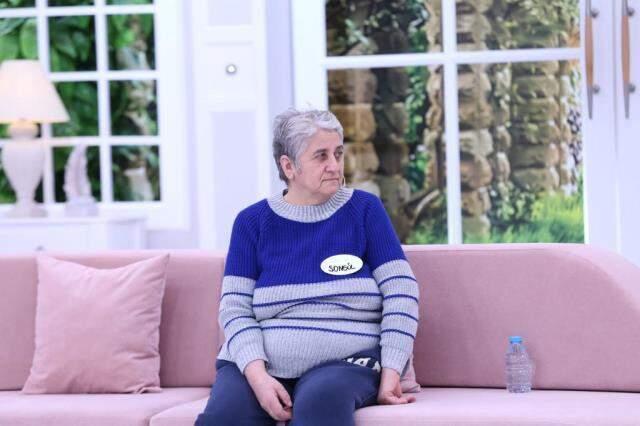 Esra Erol'da ilginç olay! TikTok'ta fenomen olmak için 47 yıllık eşini terk etti