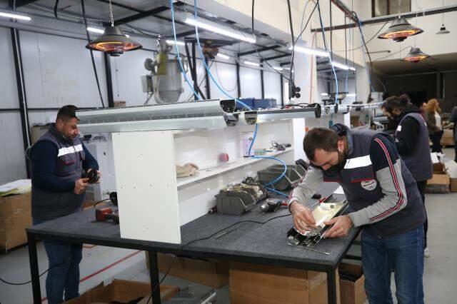 Devlet desteğiyle kurduğu şirkette ürettiği elektrikli sobaları 3 ülkeye satıyor