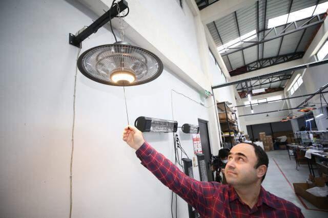 Devlet desteğiyle kurduğu şirkette ürettiği elektrikli sobaları 3 ülkeye satıyor