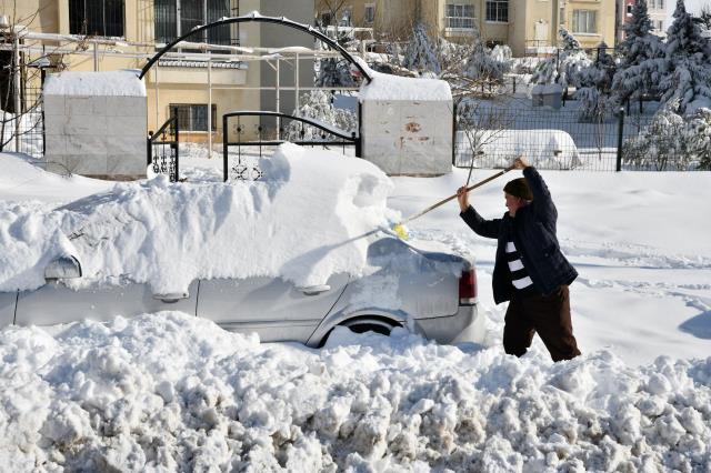Gaziantep'te yoğun kar yağışı hayatı felç etti! TAG Otoyolu kapandı, mahsur kalan 2900 kişi kurtarıldı