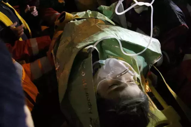 Depremde oğlunu kaybeden anne, enkaz altındaki son konuşmalarını anlattı: Uykum geliyor, ben şehit oluyorum